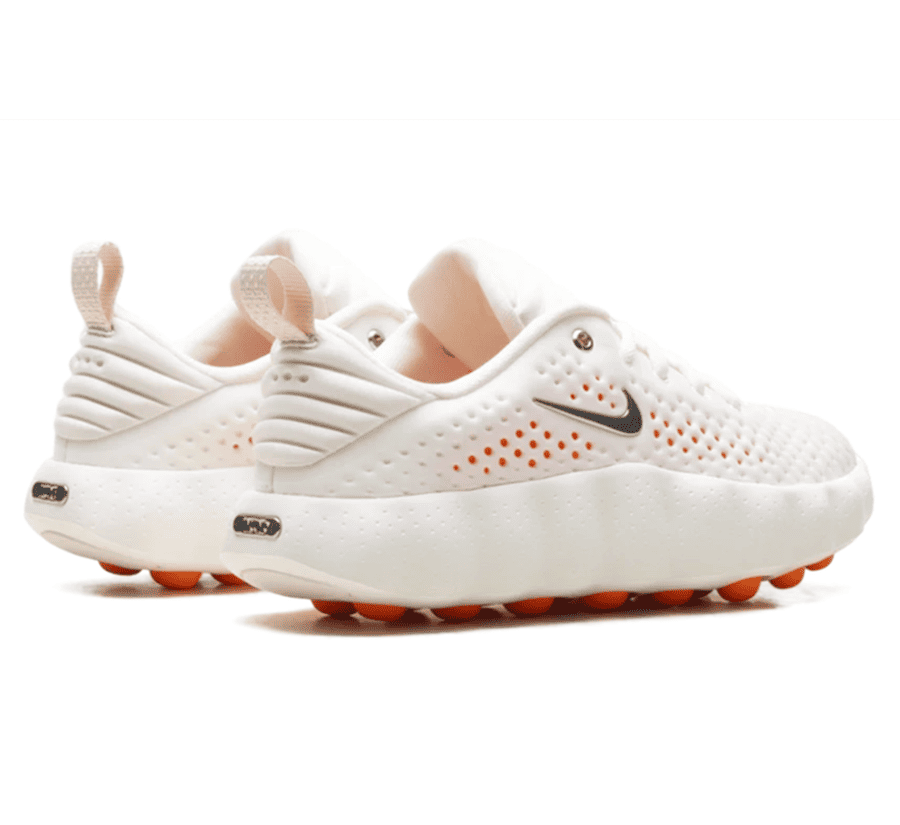 Nike Mind 002 Sail Damen Paar hinten mit Sail Obermaterial geformter Ferse und Fersenschlaufe