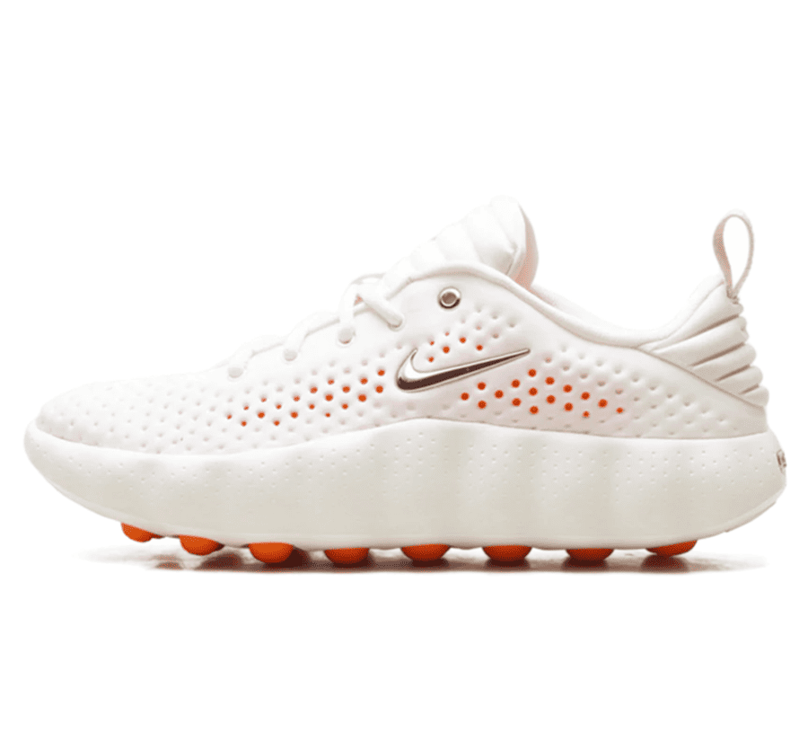Nike Mind 002 Sail Damen Paar vorne Hauptbild Perspective in Sail und Chalk mit schwarzem Nike Swoosh