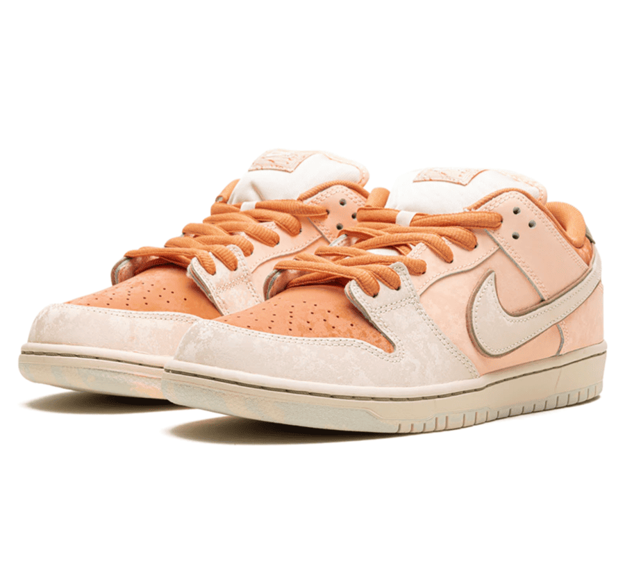 Nike SB Dunk Low Jardins du Trocadéro - orangener Sneaker