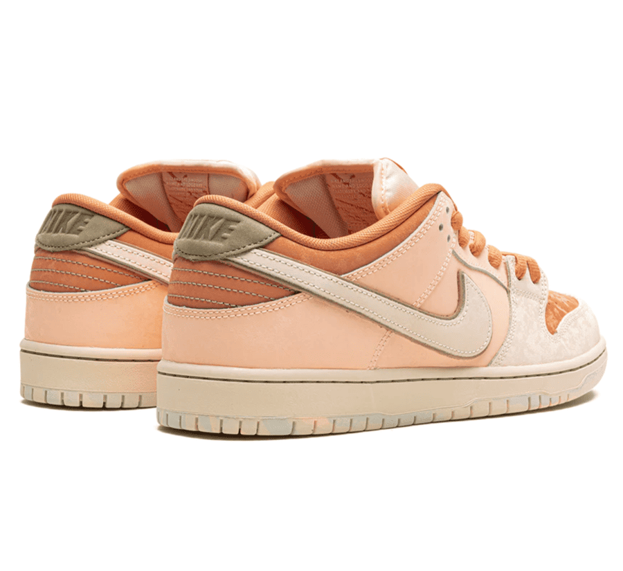 Nike SB Dunk Low Jardins du Trocadéro - orangener Sneaker