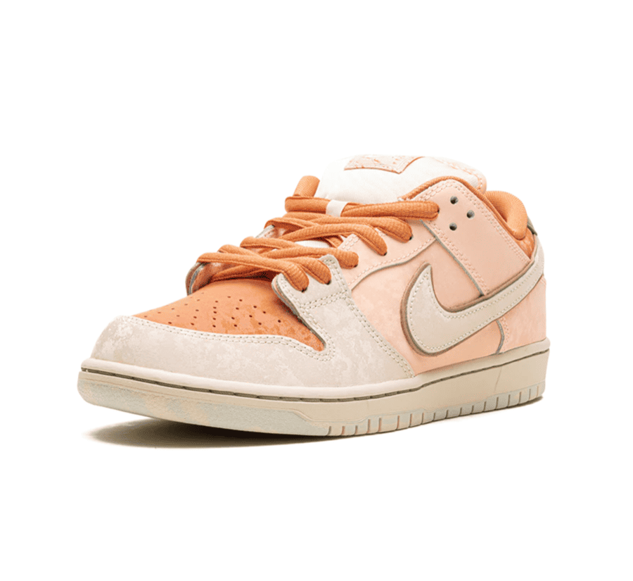 Nike SB Dunk Low Jardins du Trocadéro - orangener Sneaker