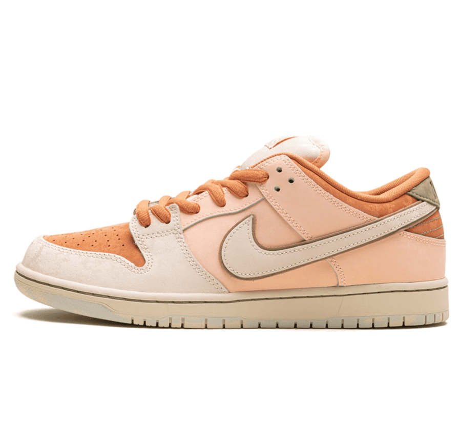 Nike SB Dunk Low Jardins du Trocadéro - orangener Sneaker