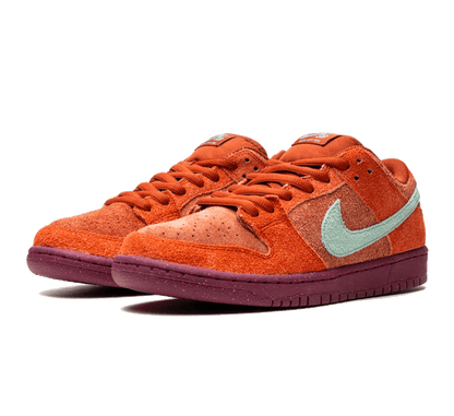 Nike SB Dunk Low Mystic Red