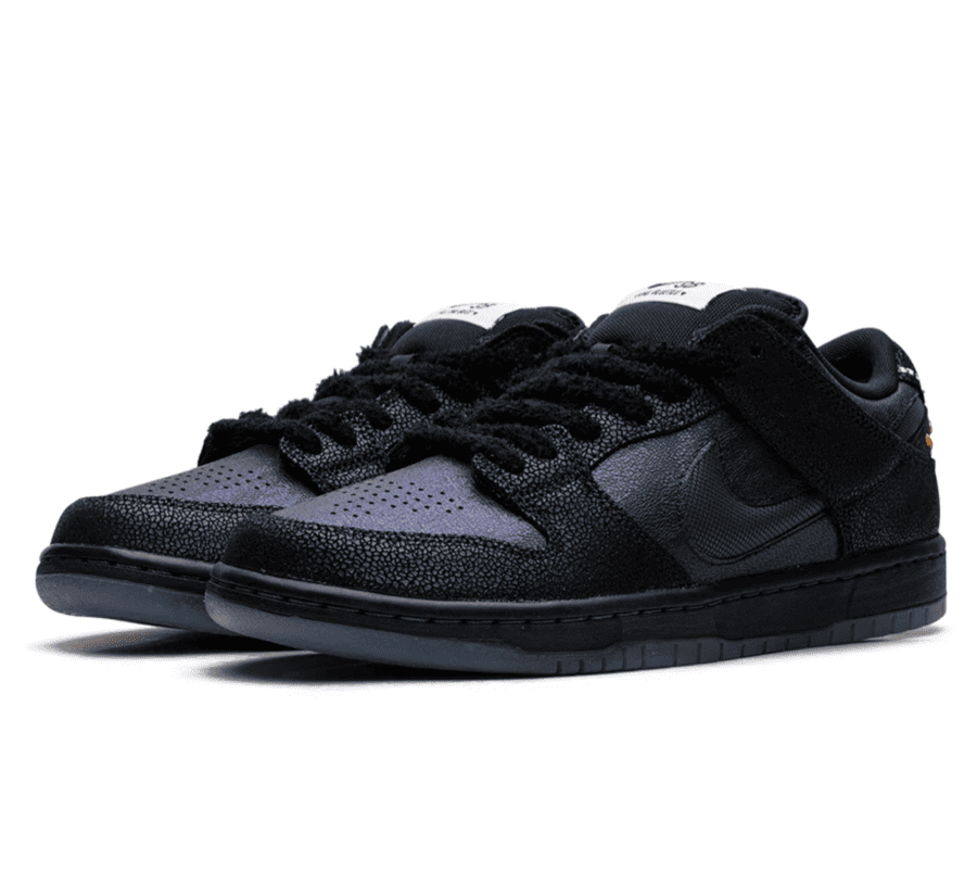 Nike SB Dunk Low x Bluetile Skateboards IQ1323-001 Seitenansicht in Schwarz Blau und Deep Orange