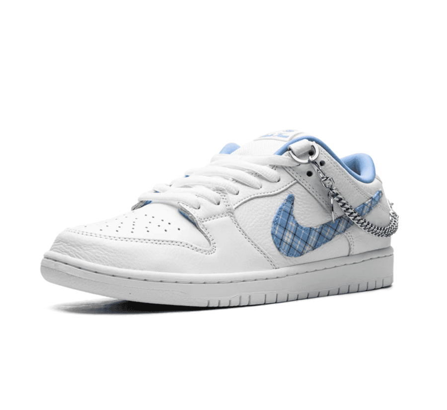 Nike SB Dunk Low x Nicole Hause White University Blue FZ8802-100 einzelner Sneaker seitlich mit abnehmbarer silberfarbener Kette