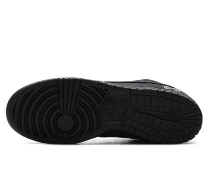 Nike SB Dunk Low x Supreme ＂94 Black＂ - schwarzer Sneaker