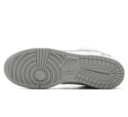Nike SB Dunk Low x Supreme ＂94 White Metallic Silver＂ - weiß silberner Sneaker