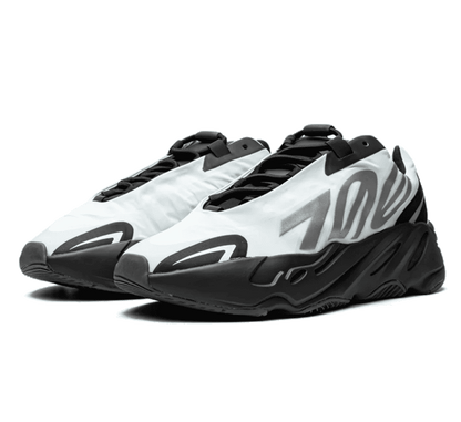 Yeezy Boost 700 MNVN Blue Tint - schwarz blau Sneaker