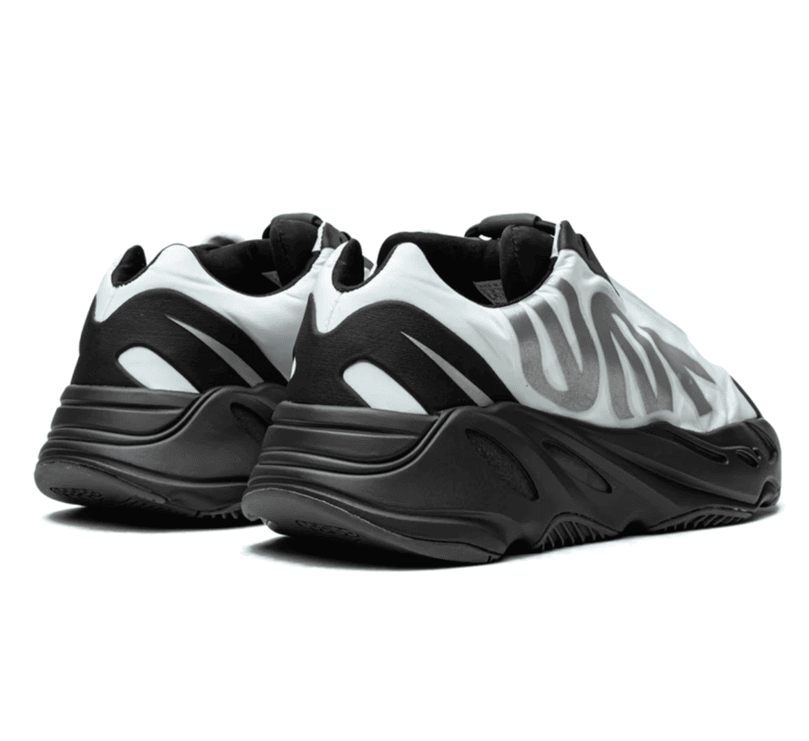Yeezy Boost 700 MNVN Blue Tint - schwarz blau Sneaker