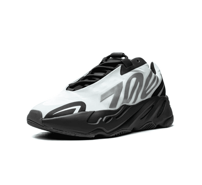 Yeezy Boost 700 MNVN Blue Tint - schwarz blau Sneaker