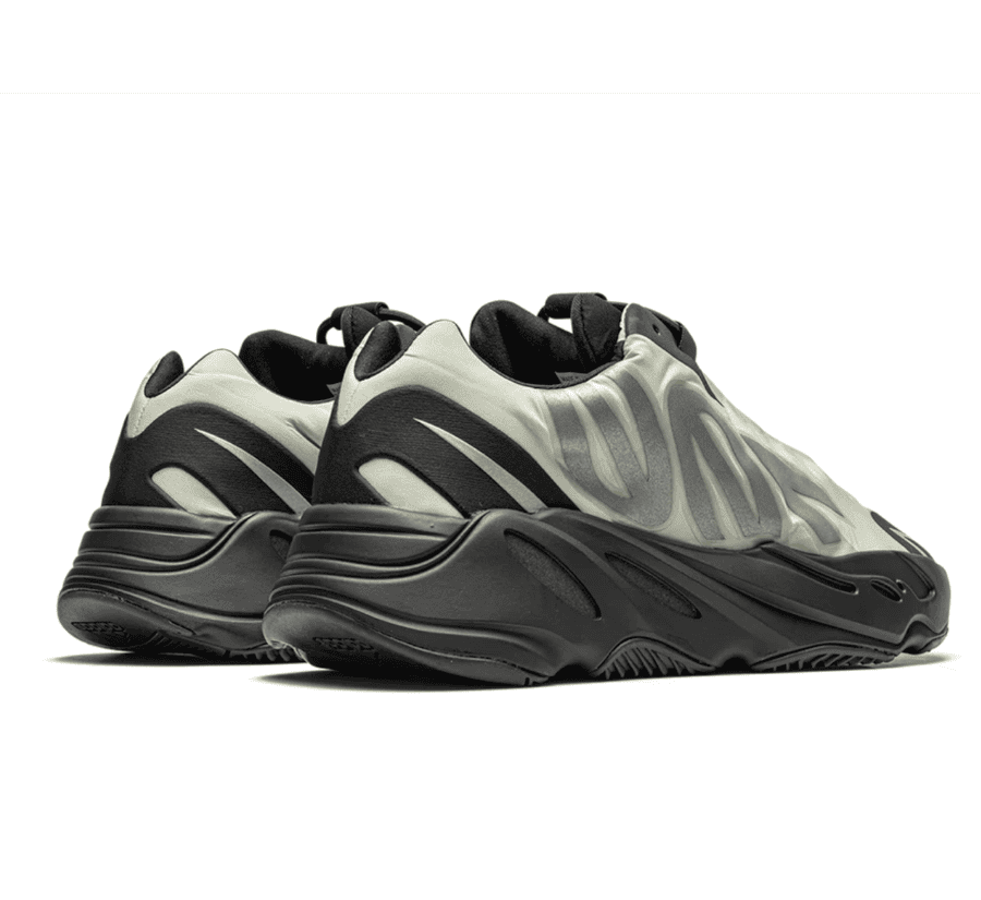 Yeezy Boost 700 MNVN Bone - schwarz weiß Sneaker