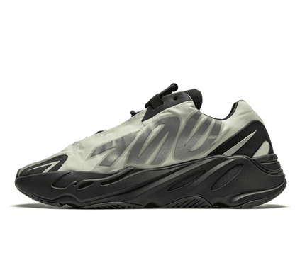 Yeezy Boost 700 MNVN Bone - schwarz weiß Sneaker
