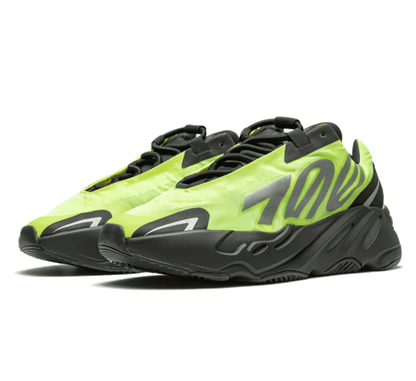 Yeezy Boost 700 MNVN Phosphor - schwarz gelb Sneaker