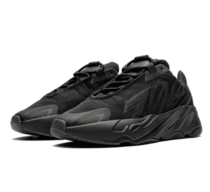 Yeezy Boost 700 MNVN Triple Black - schwarz Sneaker