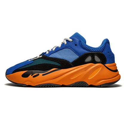 Yeezy Boost 700 Bright Blue - blau orangener Sneaker