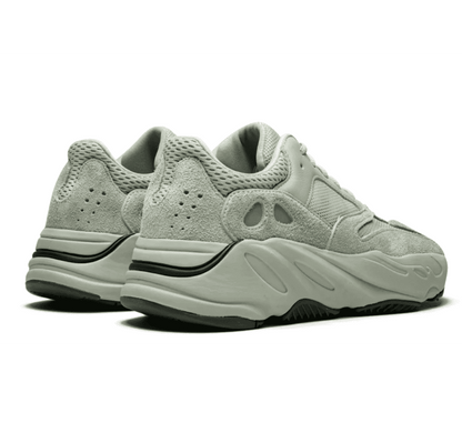 Yeezy Boost 700 Salt - grauer Sneaker