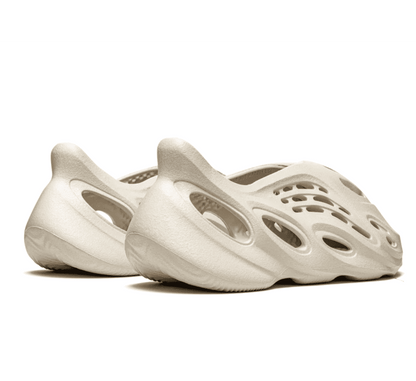 Yeezy Foam RNNR Ararat - weißer Sneaker