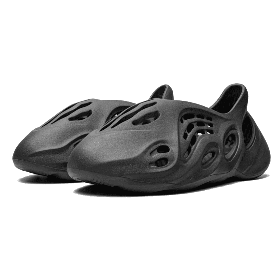 Yeezy Foam RNNR Onyx - schwarzer Sneaker