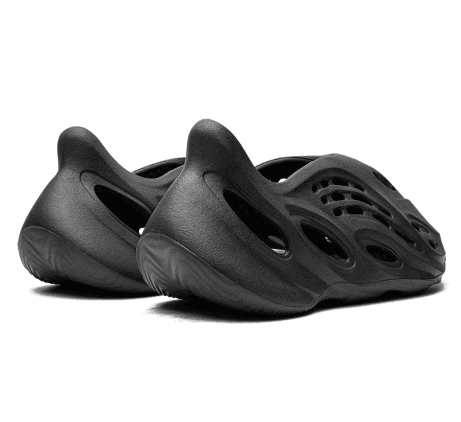 Yeezy Foam RNNR Onyx - schwarzer Sneaker
