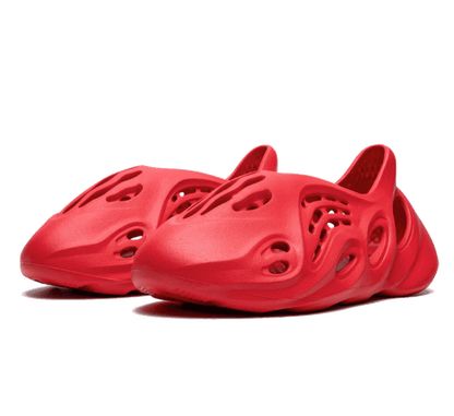 Yeezy Foam RNNR Vermillion - roter Sneaker