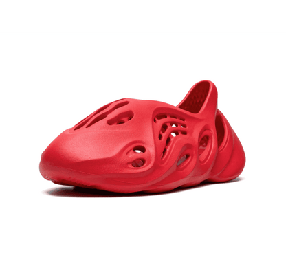 Yeezy Foam RNNR Vermillion - roter Sneaker