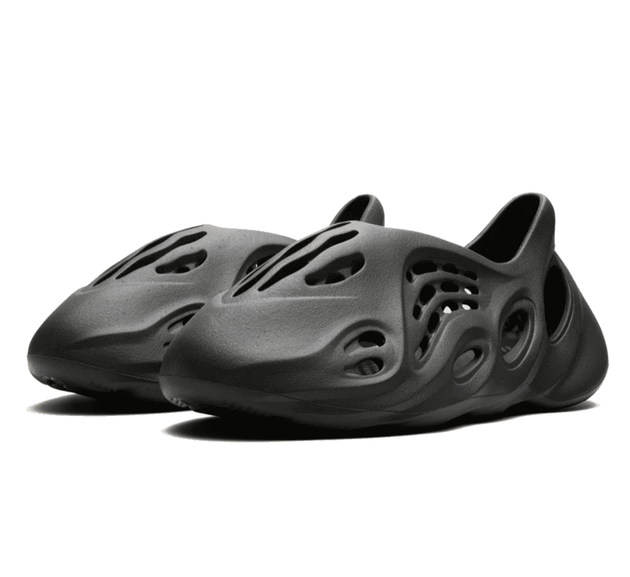 Yeezy Foam RNNR Carbon - schwarz grauer Sneaker