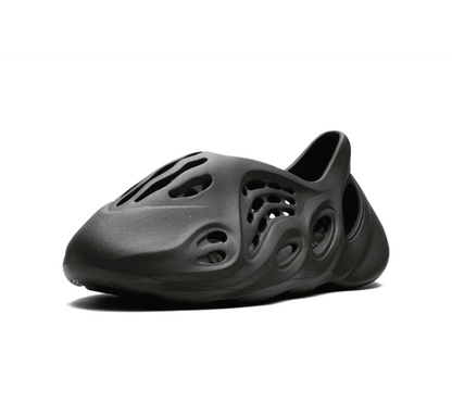 Yeezy Foam RNNR Carbon - schwarz grauer Sneaker
