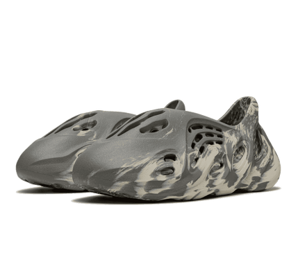 Yeezy Foam RNNR MXT Moon Gray - grau beiger Sneaker